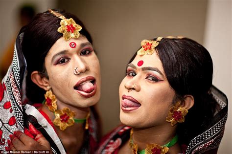 Hijras: The India version of the ladyboy, respected in India for。